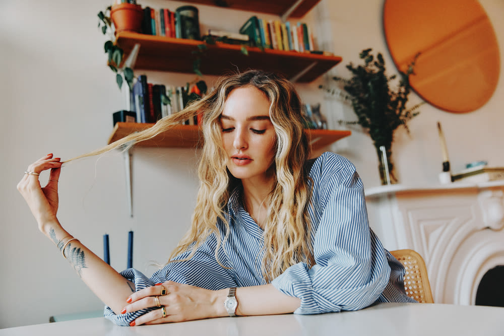 Beauty Editor, Hannah Baxter, Lists D22 Tonic as One of Her Go-to Exfoliants